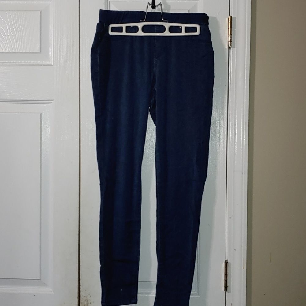 The Limited stretch pull on skinny dark wash jeans Sz 4